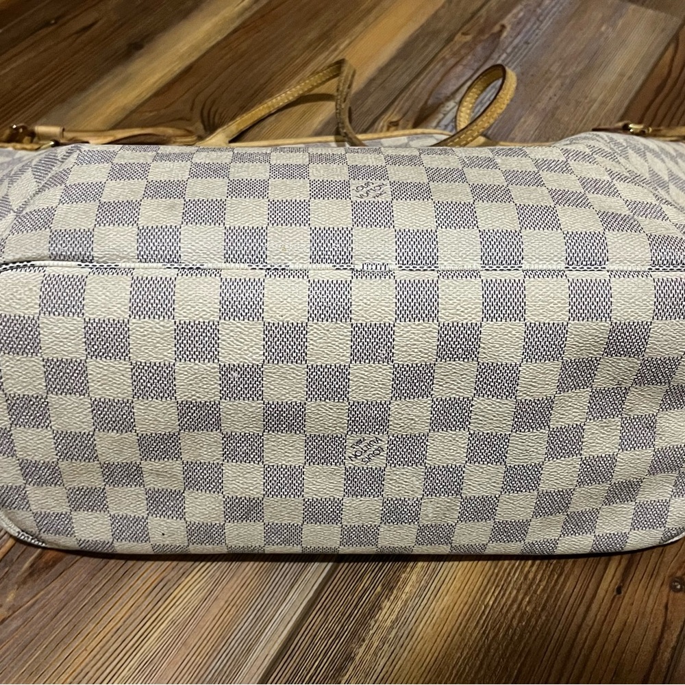 Louis Vuitton Neverfull MM in Damier Azur - Picture 10 of 13